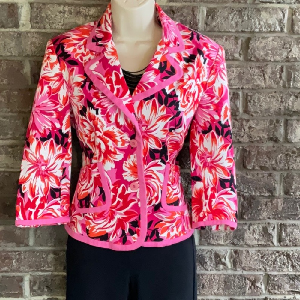 Essential g Three-quarter sleeve jacket, two buttons and pockets